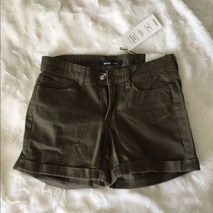 Bluenotes olive green shorts